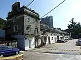 香港沙田的曾大屋，屋頂处有對鑊耳形的牆。