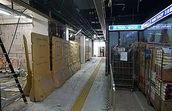 興民商場翻新中舖位（2018年12月）滙豐銀行櫃員機及百佳超市