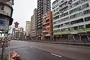 馬頭圍道近榮光街，絕大部分店舖都提早關門停業。