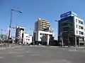三重縣桑名市八間通交差點（三重縣道18號桑名停車場線（日语：）交會點，也是縣道18號的終點）
