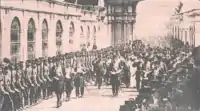 穆罕默德五世於舉行授劍儀式前的遊行隊伍，1909年