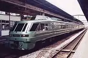 キハ 183-1000 番台行駛「由布院之森」號，博多站，1992年。