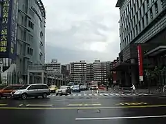 忠孝東路五段22巷，台北捷運市政府站通道，目前主要是公共汽車使用，規劃為一期路網終點。