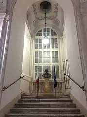 連接馬爾他國家圖書館與敦·卡姆·普塞拉的紀念碑的樓梯