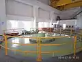 水里機組發電機組頂蓋，發電機轉子便在頂蓋正下方，而頂蓋上裝有運轉指示燈