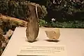 莫斯特文化和石器時代晚期（Late Stone Age ）的石器。削木頭用的凹槽，鋸木頭和骨頭用的小齒。Rosh En Mor和En Aqev，公元前25萬-22萬年。以色列