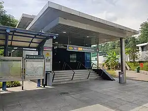 港灣地鐵站D出口