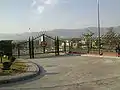 通往紀念碑的入口大門
