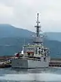 停泊於中正軍港碼頭的寧陽軍艦艦尾。