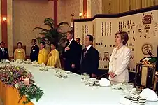 金泳三於迎賓館設國宴款待美國總統比爾·柯林頓與希拉蕊·柯林頓夫婦來訪（1993年）