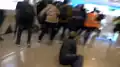 便衣警員進行追捕時，將一名中年市民推到在地