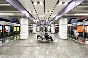 阜通站站台