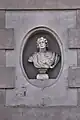 Il busto di destra