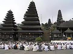 百沙基母庙礼拜仪式