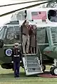 雷根总统与第一夫人南希登上海軍陸戰隊一號（1987年）