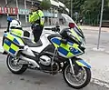 香港警務處於2011年投入服務的交通部新款警察電單車，涂装亦有巴腾堡蓝黄格纹