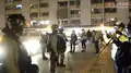 防暴警察在邨內平台