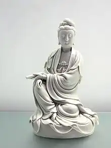 德化窑白釉觀音坐像（香港藝術館展品）
