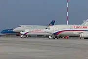 2012年亚洲太平洋经济合作组织高峰會期間海参崴國際機場停機坪的各式飛機