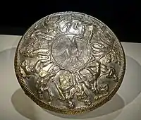 可能制作于今阿富汗境内的浅碗，发现于印度西北部，制作于5-7世纪