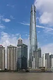 从黄浦江远眺上海中心大厦