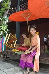 穿著 Pha biang（英语：）的泰國婦女