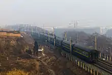 T165次列车行驶于陇海铁路渭南站附近（2012年）