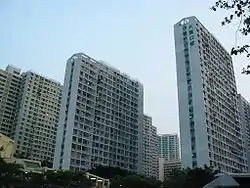 大窩口邨的相連長型大廈（2006 年 10 月）