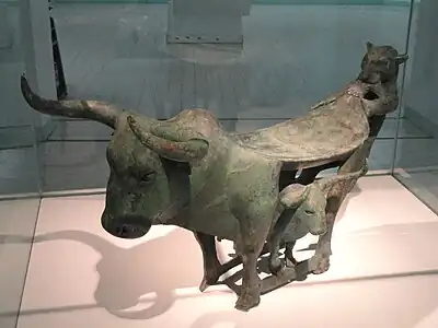 牛虎铜案
