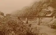 日治時期連接三貂嶺驛（左側）及三瓜子隧道（右側）的第三基隆河橋（前畑俊穗／藏）