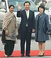 野田佳彥首相與夫人野田仁實（右）攝於印度（2011年12月27日）