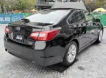 四門轎車車尾