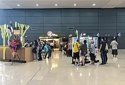 食肆（設簡單翠華餐廳）
