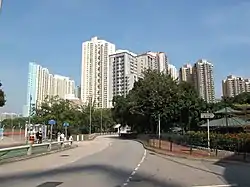 富泰邨西南面與毗鄰的倚嶺南庭（2013年11月）