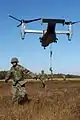 海空火協連成員從MV-22繩降落地