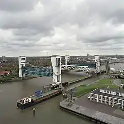 荷兰艾瑟尔河（Hollandse IJssel）的水闸