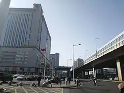 万家丽购物中心、万家丽高架路和地铁万家丽广场站