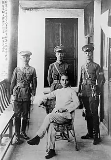 孫同蔣介石（中）、何应钦（左）、王柏龄（右）合影
