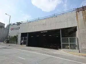 港島南岸興建前的黃竹坑車廠正門