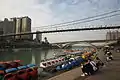 碧潭吊橋（前）與北二高碧潭橋（後）