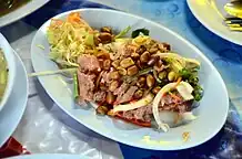 酸肉沙拉（英语：）