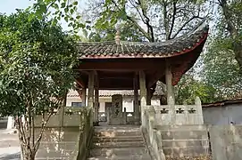 原在县学后，今迁至天宁寺的一览亭